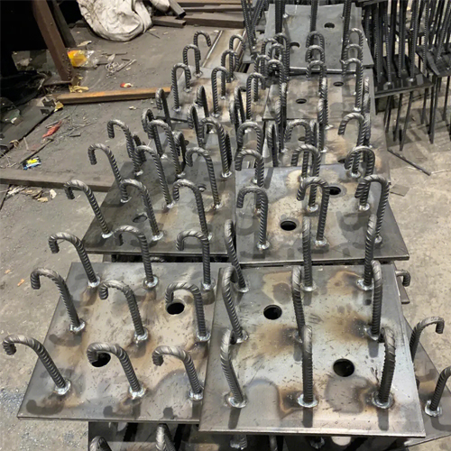 图纸中如何确定毕节预埋件的位置？